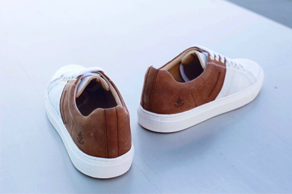 Sneaker "Genoa" mit recyceltem Segeltuch tan/weiß